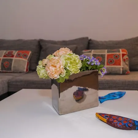 2 Bedroom Apartment/parking/market 아파트
