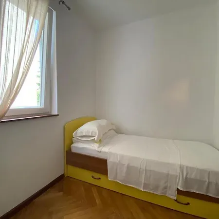 2 Bedroom Apartment/parking/market
