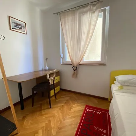 2 Bedroom Apartment/parking/market Apartment