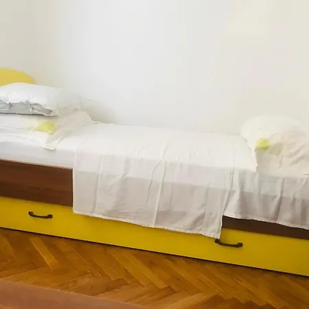 2 Bedroom Apartment/parking/market Apartment