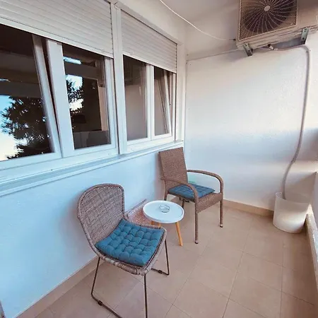 Apartment 2 Bedroom Apartment/parking/market *